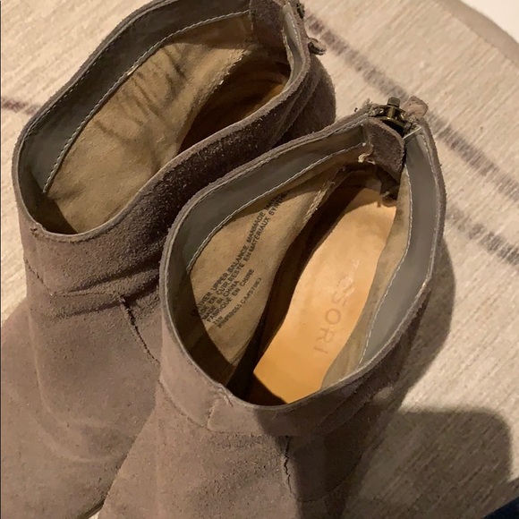 Grey suede booties - Picture 3 of 7